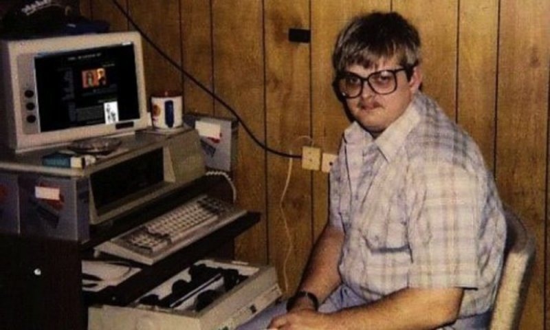 THE MYSTERIOUS NERD ON COMPUTER